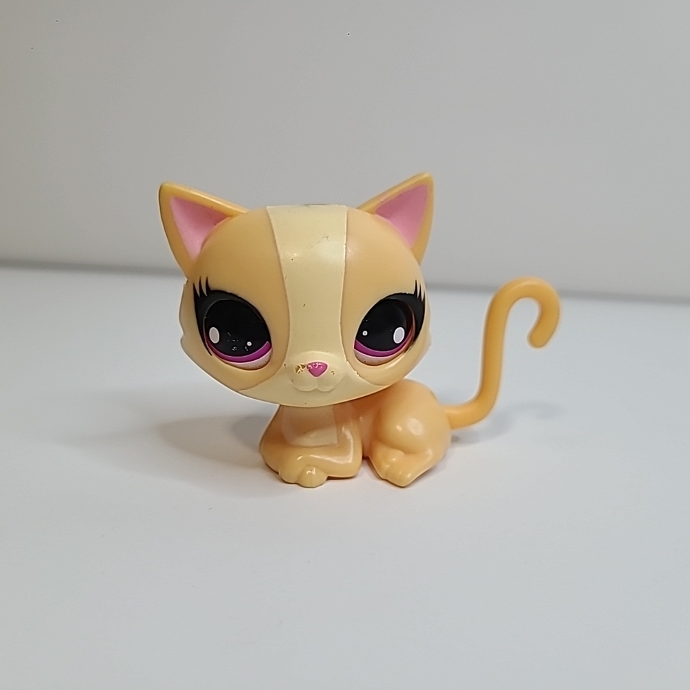Littlest Pet Shop #3360 Kitty's Cozy Cot - Cat Only